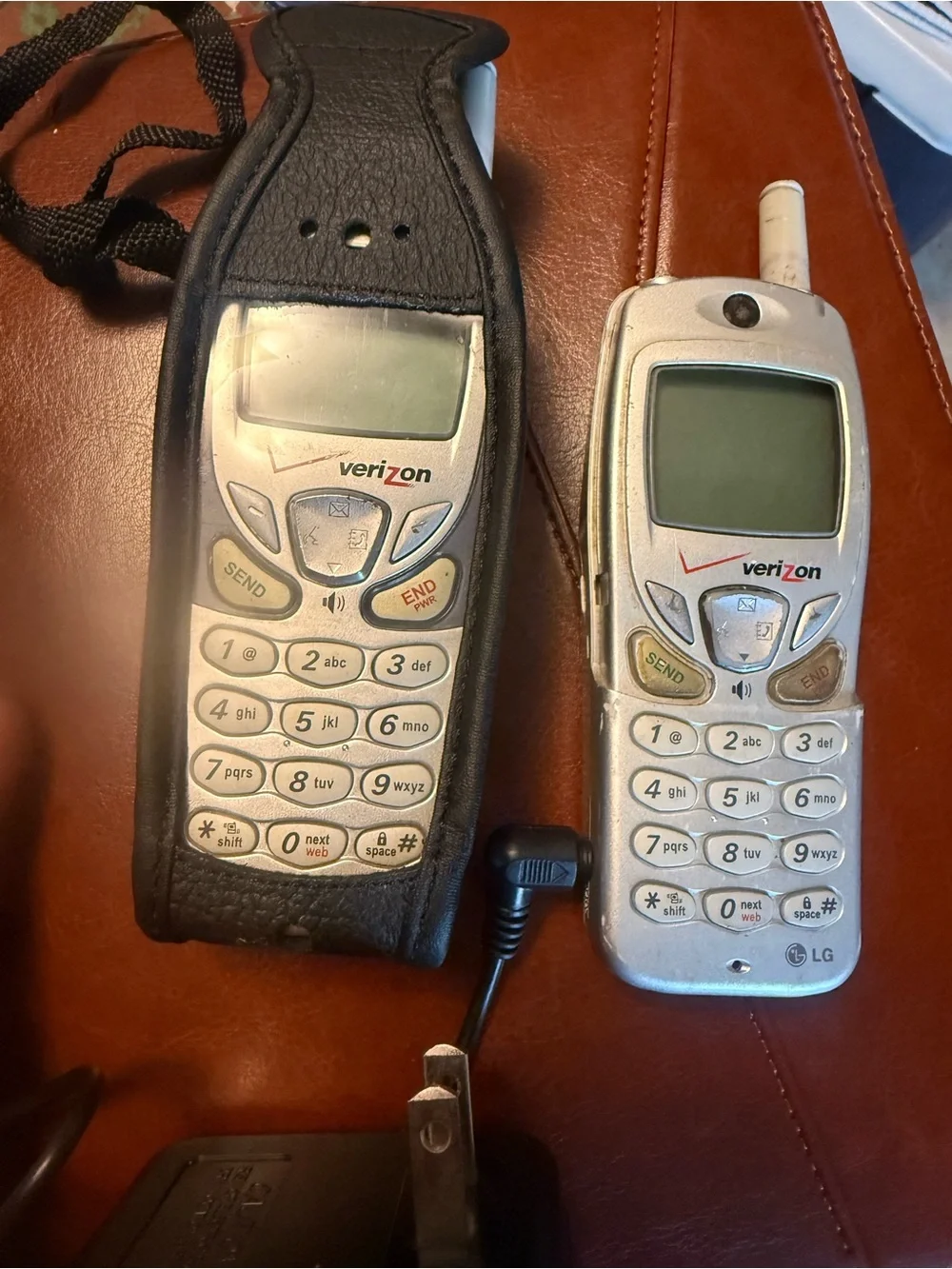 LG Silver and Black Verizon Flip-Style Duo with Charger. Vintage